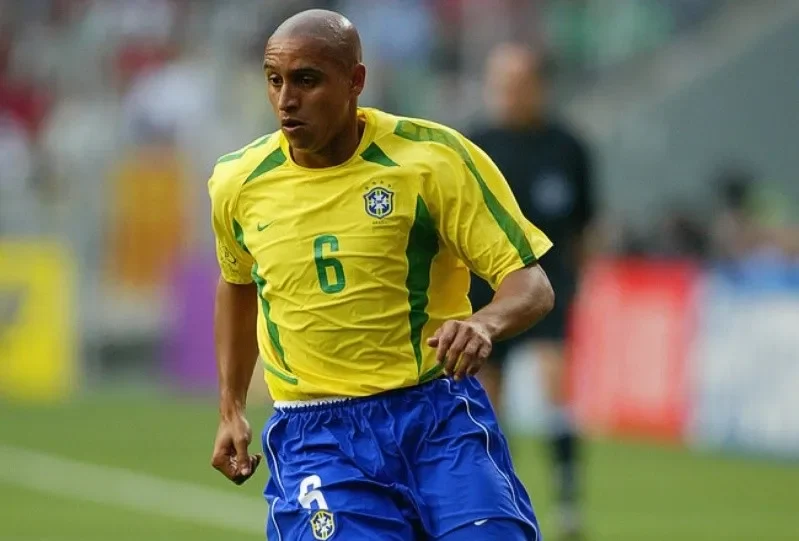 Hậu vệ tấn công Roberto Carlos (Brazil)