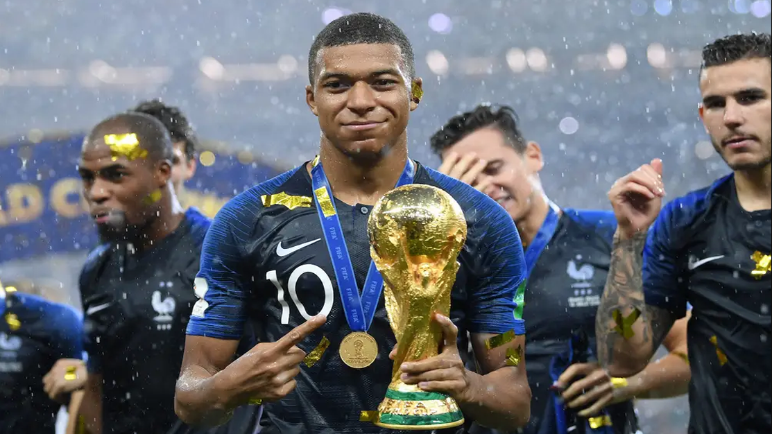 Kylian Mbappé cùng đội tuyển Pháp